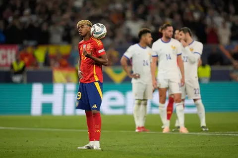  لاعب إسبانيا: ما يفعله لامين يامال يفاجئنا.. وواثقون من التتويج أمام البرتغال